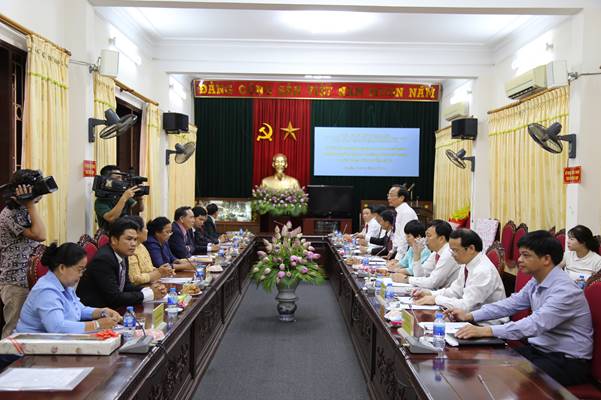 Đoàn đại biểu Ủy ban Mặt trận Lào xây dựng đất nước Thủ đô Viêng Chăn thăm và làm việc với huyện Đan Phượng